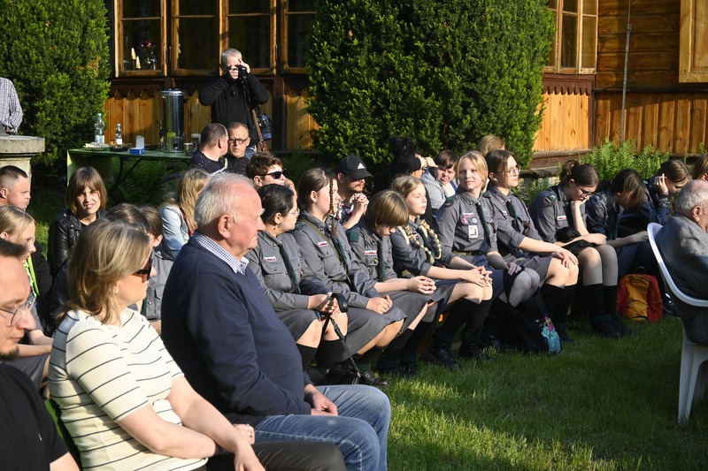 Uczestnicy wydarzenia „Ogród z historią” - harcerki ZHR z Jedlni-Letnisko. Fot. Michał Adamczyk