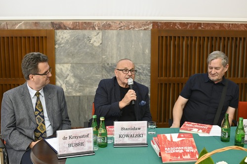 Uczestnicy panelu dyskusyjnego. Od lewej dr Krzysztof Busse, Stanisław Kowalski, dr Arkadiusz Kutkowski. Fot. Michał Adamczyk